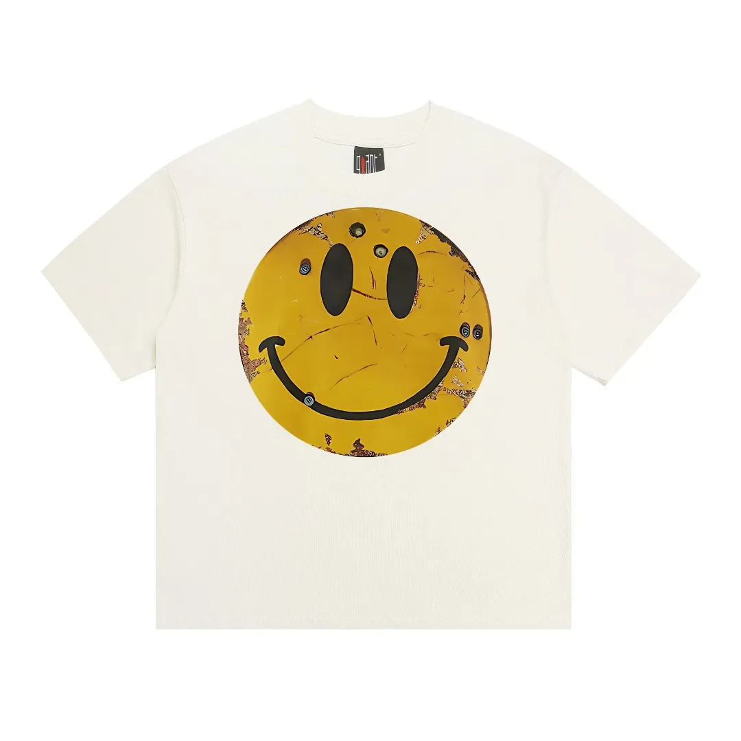 Saint Michael retro smiling face print British electronic music group washed and distressed short-sleeved loose T-shirt with digital white ink direct injection, the fabric is breathable and the pattern is three-dimensional and clear. Fabric: Double yarn 240g Style number: S960 Size: S-M-L-XL Color: black, off-white Price: black P118, off-white P110